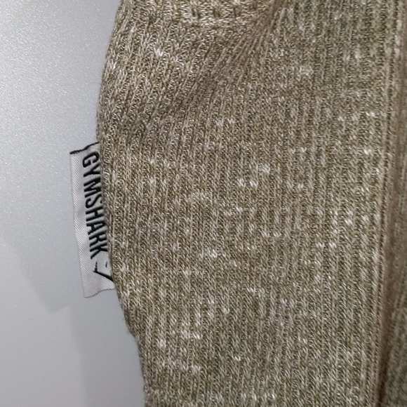 • GymShark Cropped Tank Top • - Picture 3 of 4